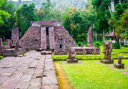 5 Days Yogyakarta: Prambanan, Borobudur Temple, Merapi Volcano, Solo City Program