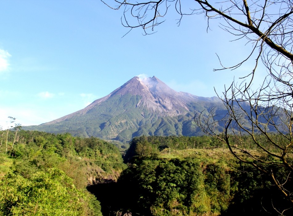 5 Day Yogyakarta to Explore Prambanan, Borobudur Temple, Merapi Volcano, Solo City, Sukuh & Cetho