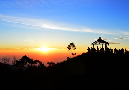 From Yogyakarta: Dieng Plateau Sikunir Golden Sunrise Tour