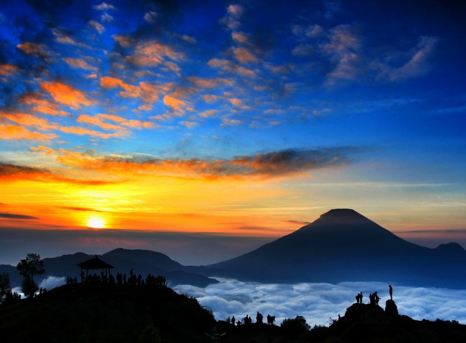 Dieng Plateau Sikunir Golden Sunrise Tour from Yogyakarta
