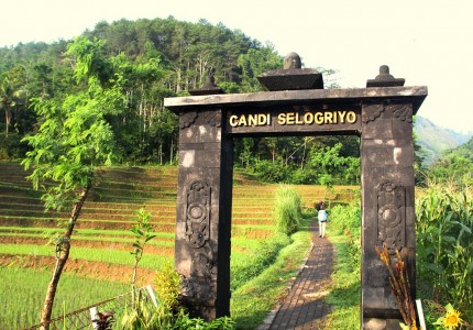 Punthuk Setumbu Hill Sunrise Point, Borobudur Temple, Chicken Church and Selogriyo Temple