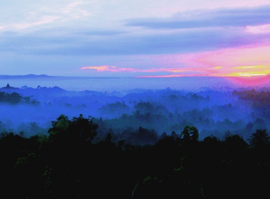 Sunrise Gazing Punthuk Setumbu Hill & Borobudur go up to the Temple