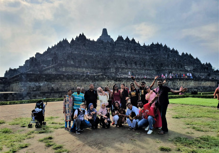 4D3N Yogyakarta Borobudur Tour Climb Up and Timang Beach