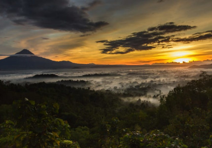 Sunrise Gazing Punthuk Setumbu, Borobudur, Merapi Jeep & Prambanan Temples