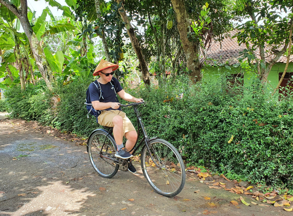 From Yogyakarta: Borobudur Cycling Village Tour