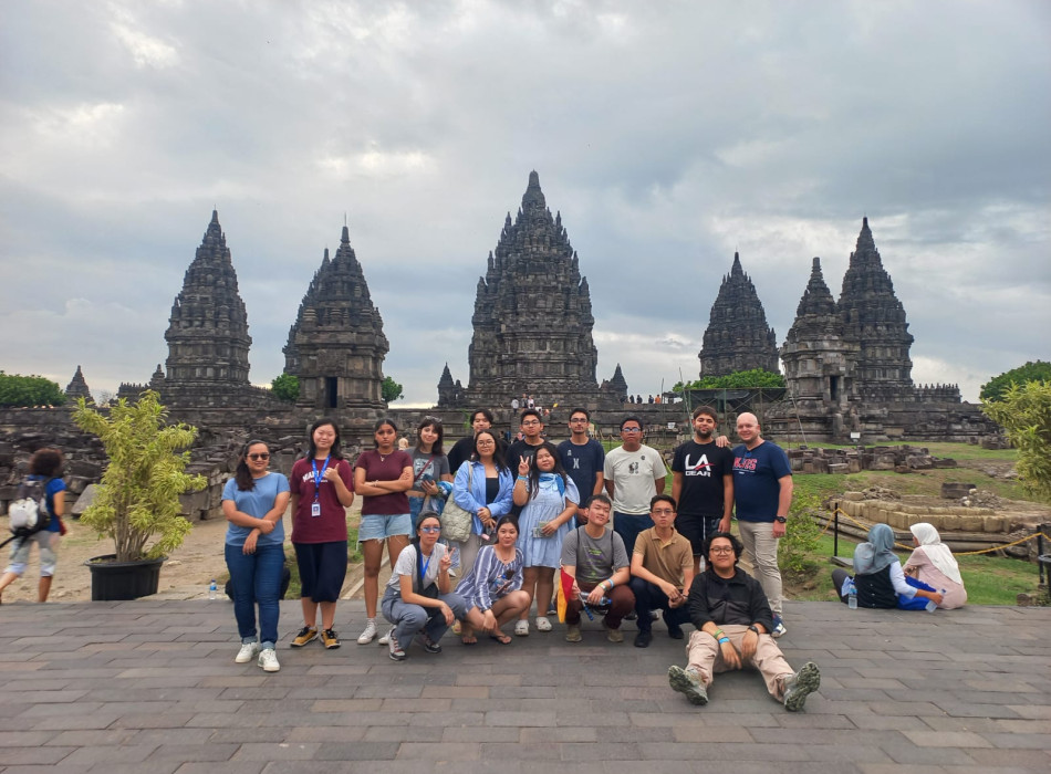 5 Day Tours to Yogyakarta with Adventure to Jomblang Cave