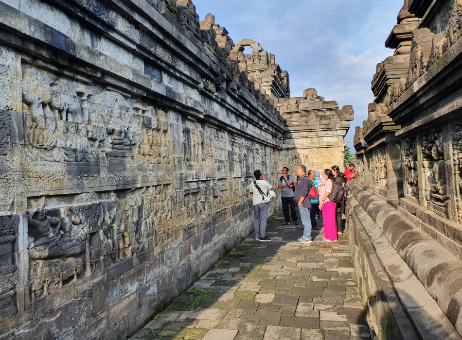 2 Day Tours : Pick up YIA Borobudur & Prambanan Trip stay at Yogyakarta