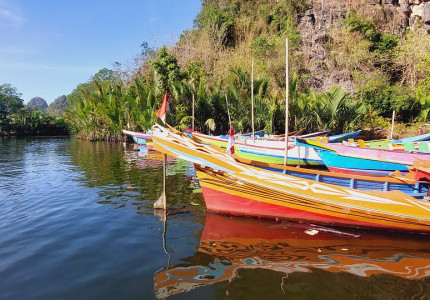 5 Days 4 Nights: Tana Toraja Culture and Nature include Rammang - Rammang Boat Adventure