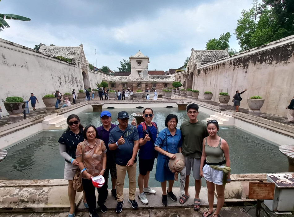 Pick up Semarang : Yogyakarta Borobudur & Prambanan