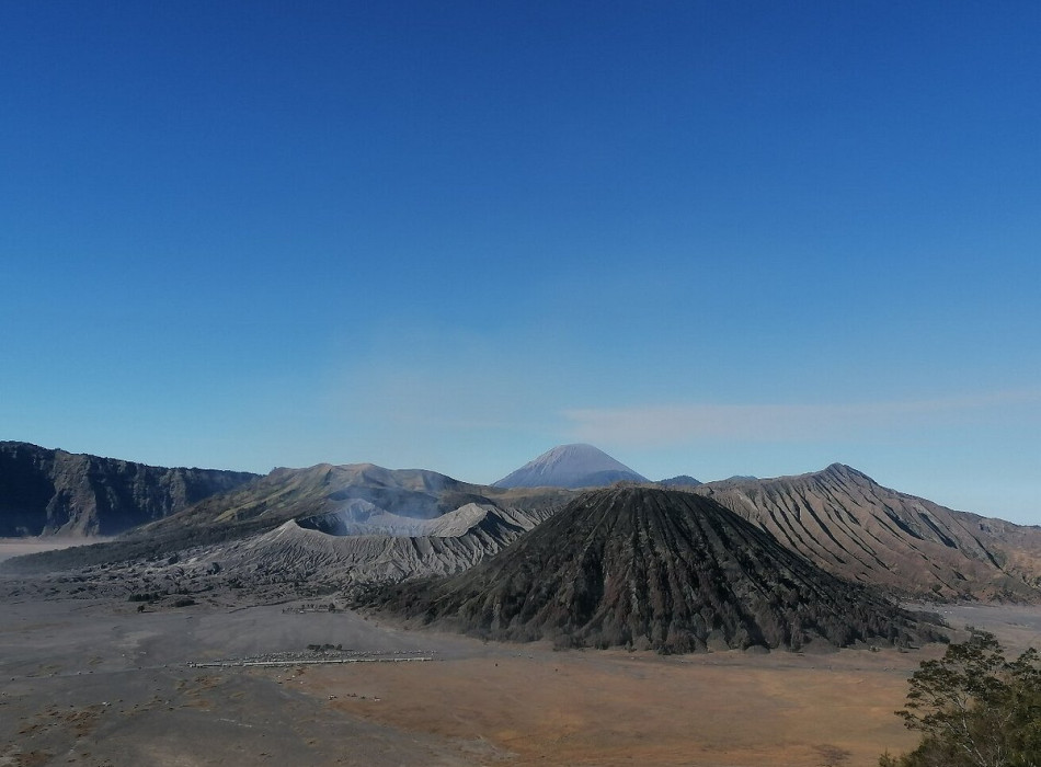 mount-bromo-and-madakaripura-waterfall-surabaya-malang