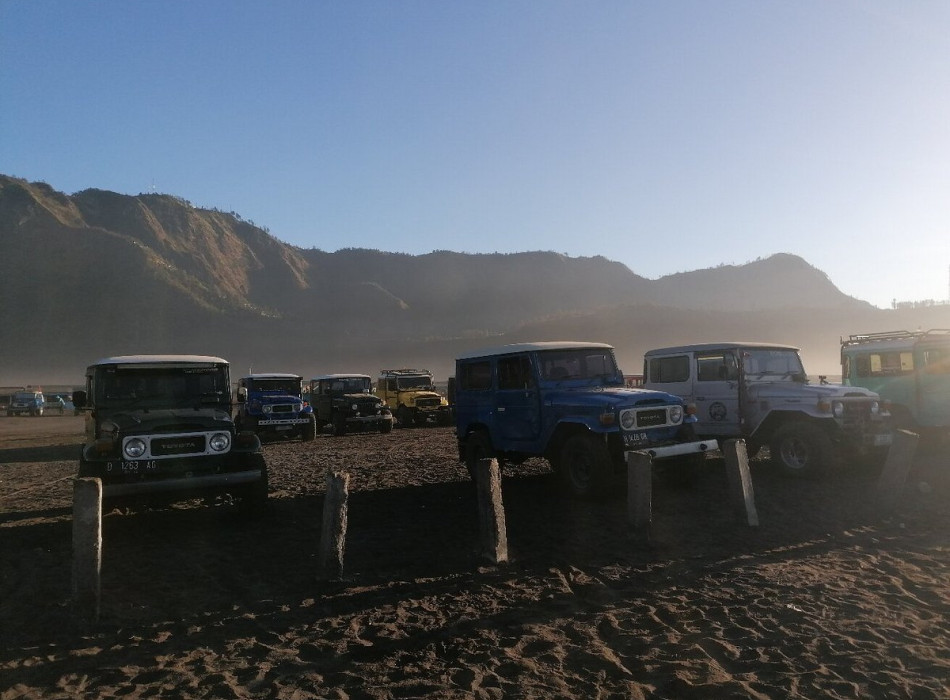 mount-bromo-and-madakaripura-waterfall-surabaya-malang