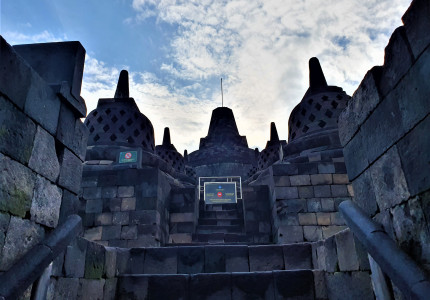 From Yogyakarta: Borobudur and Prambanan Temple Tour