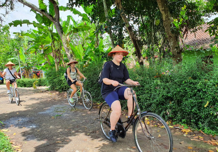 From Yogyakarta: Borobudur Cycling Village Tour