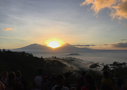 Sunrise Gazing Punthuk Setumbu, Climb up to Borobudur Temple with Dieng Plateau