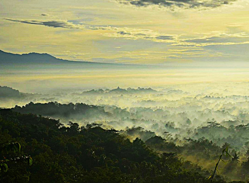 Sunrise Gazing Punthuk Setumbu, Climb up to Borobudur Temple with Dieng Plateau