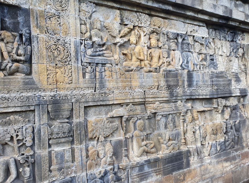 Sunrise Gazing Punthuk Setumbu, Climb up to Borobudur Temple with Dieng Plateau