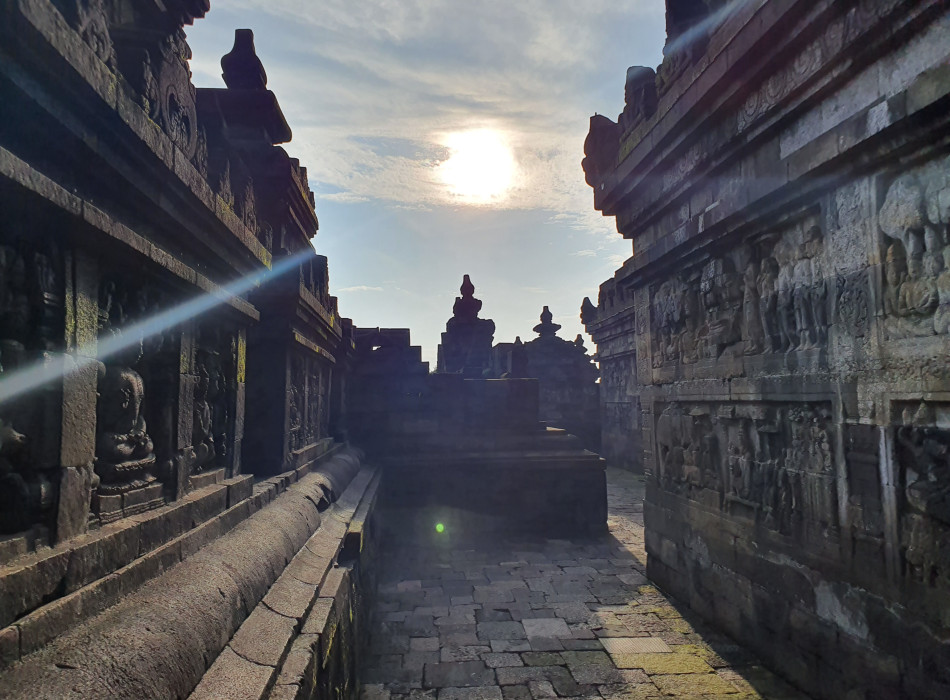 Sunrise Gazing Punthuk Setumbu, Climb up to Borobudur Temple with Dieng Plateau