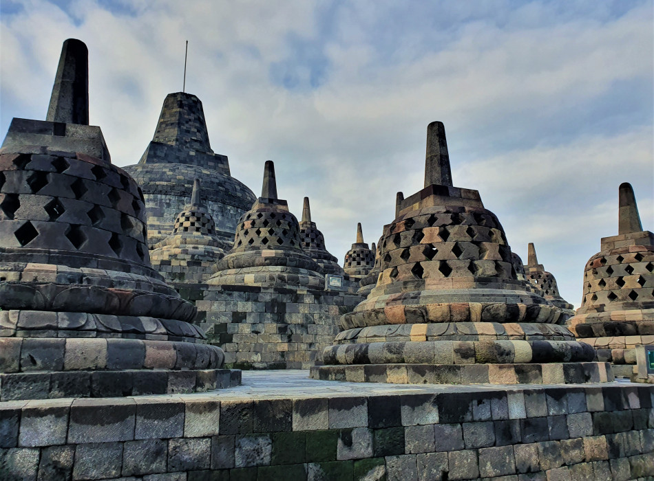 Sunrise Gazing Punthuk Setumbu, Climb up to Borobudur Temple with Dieng Plateau