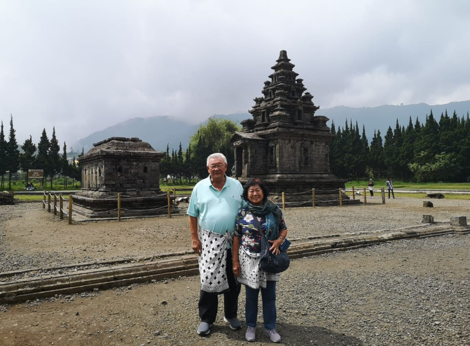 Sunrise Gazing Punthuk Setumbu, Climb up to Borobudur Temple with Dieng Plateau