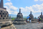 Sunrise Gazing Punthuk Setumbu Hill & Borobudur go up to the Temple