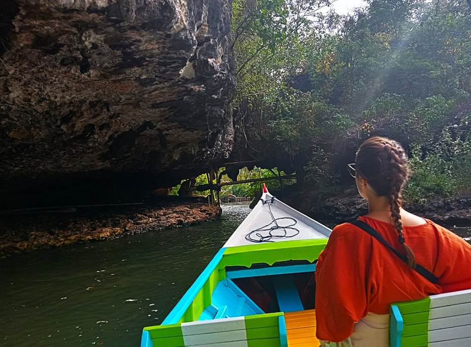 4 Days 3 Nights Tana Toraja Tour Package