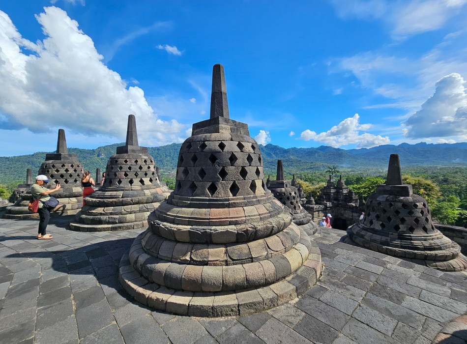 Sunrise Borobudur Merapi Jeep Lava Tour